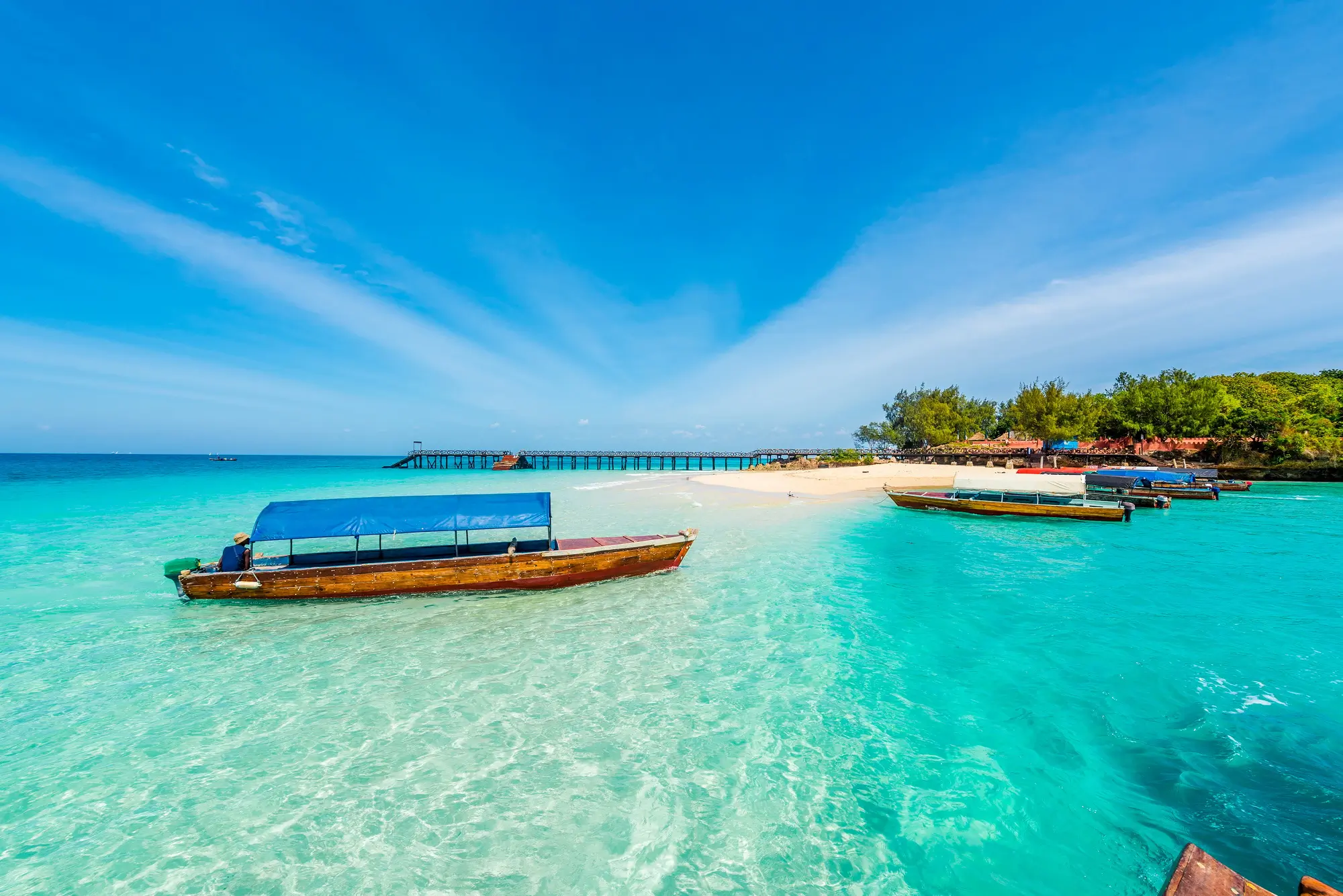 colorful-seascape-with-boats-near-zanzibar-shore